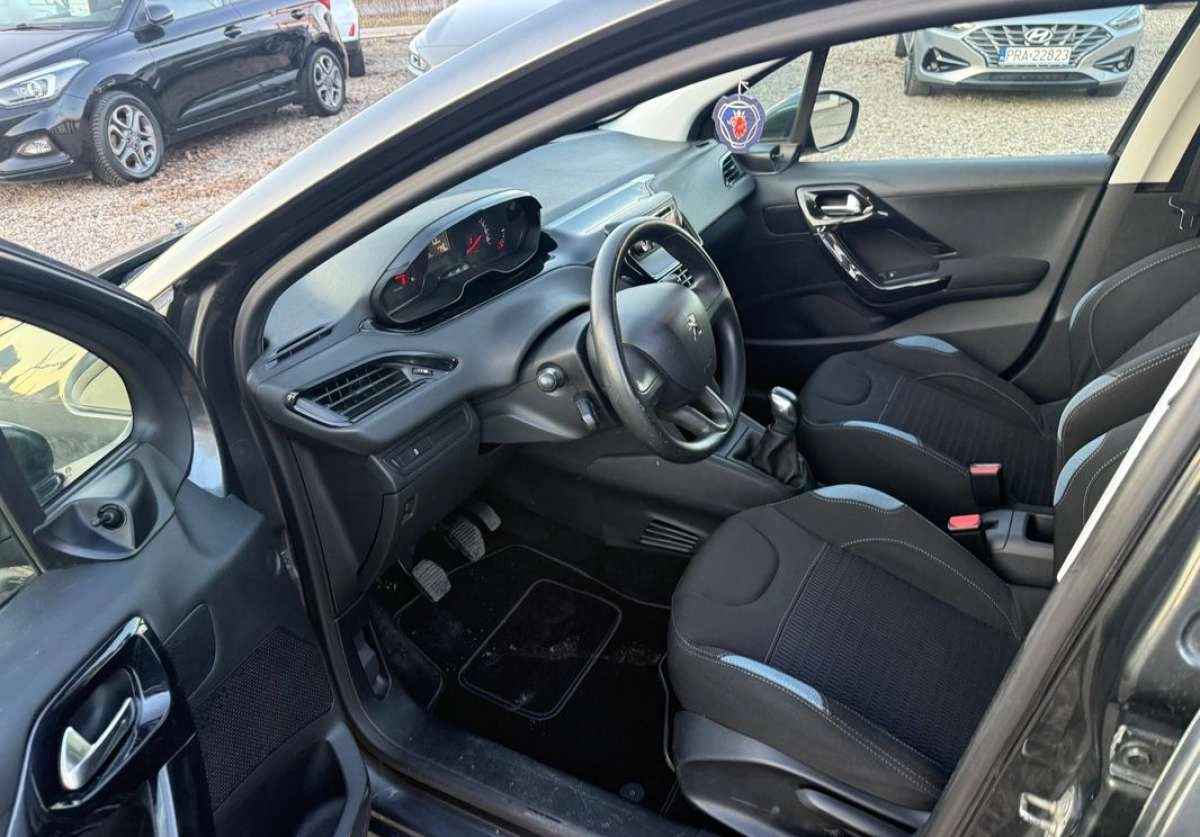 Peugeot 208 - Zdjęcie 10