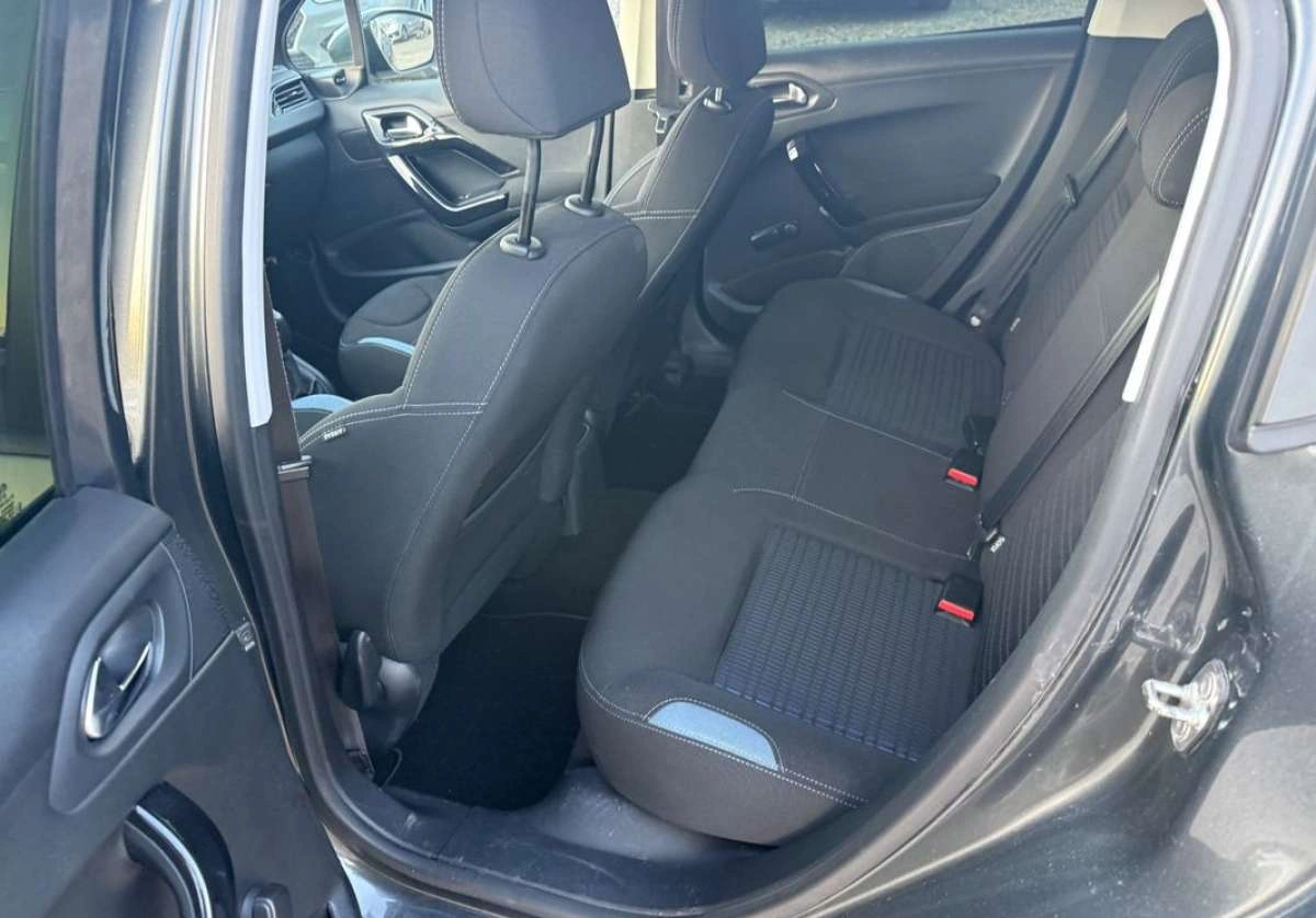 Peugeot 208 - Zdjęcie 13