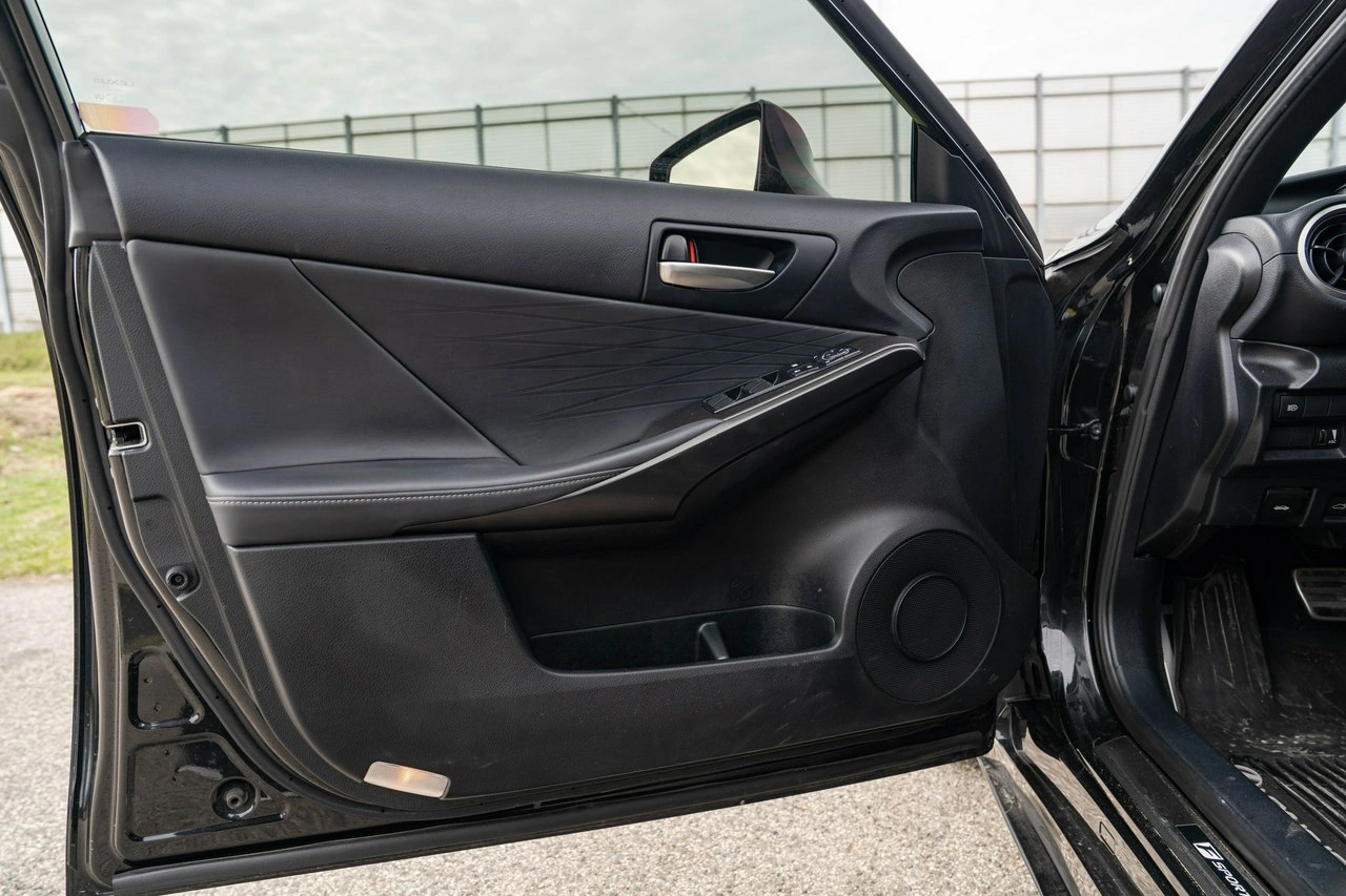 Lexus IS - Zdjęcie 28