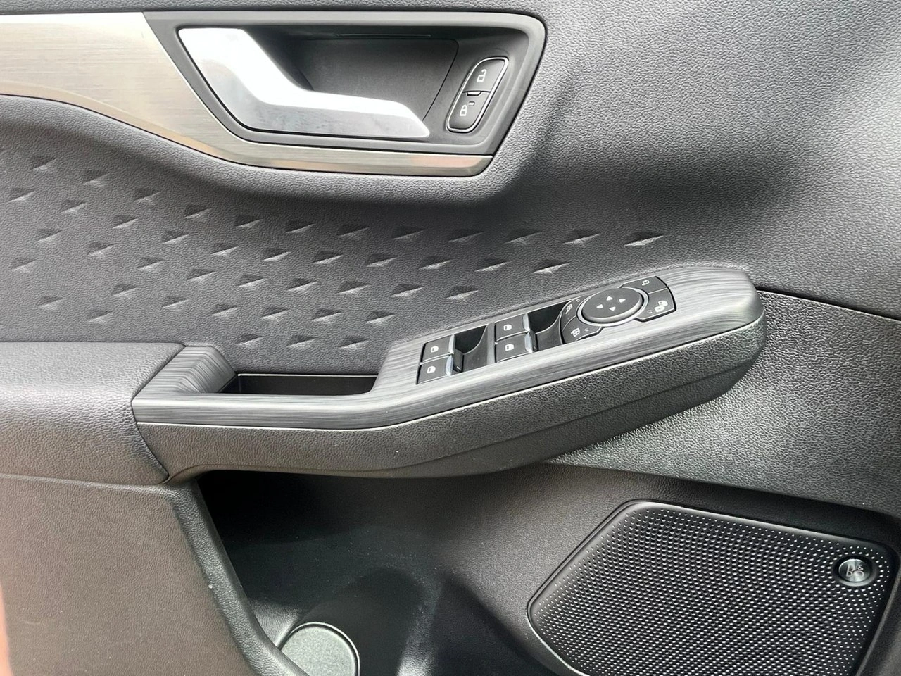 Ford Kuga - Zdjęcie 27