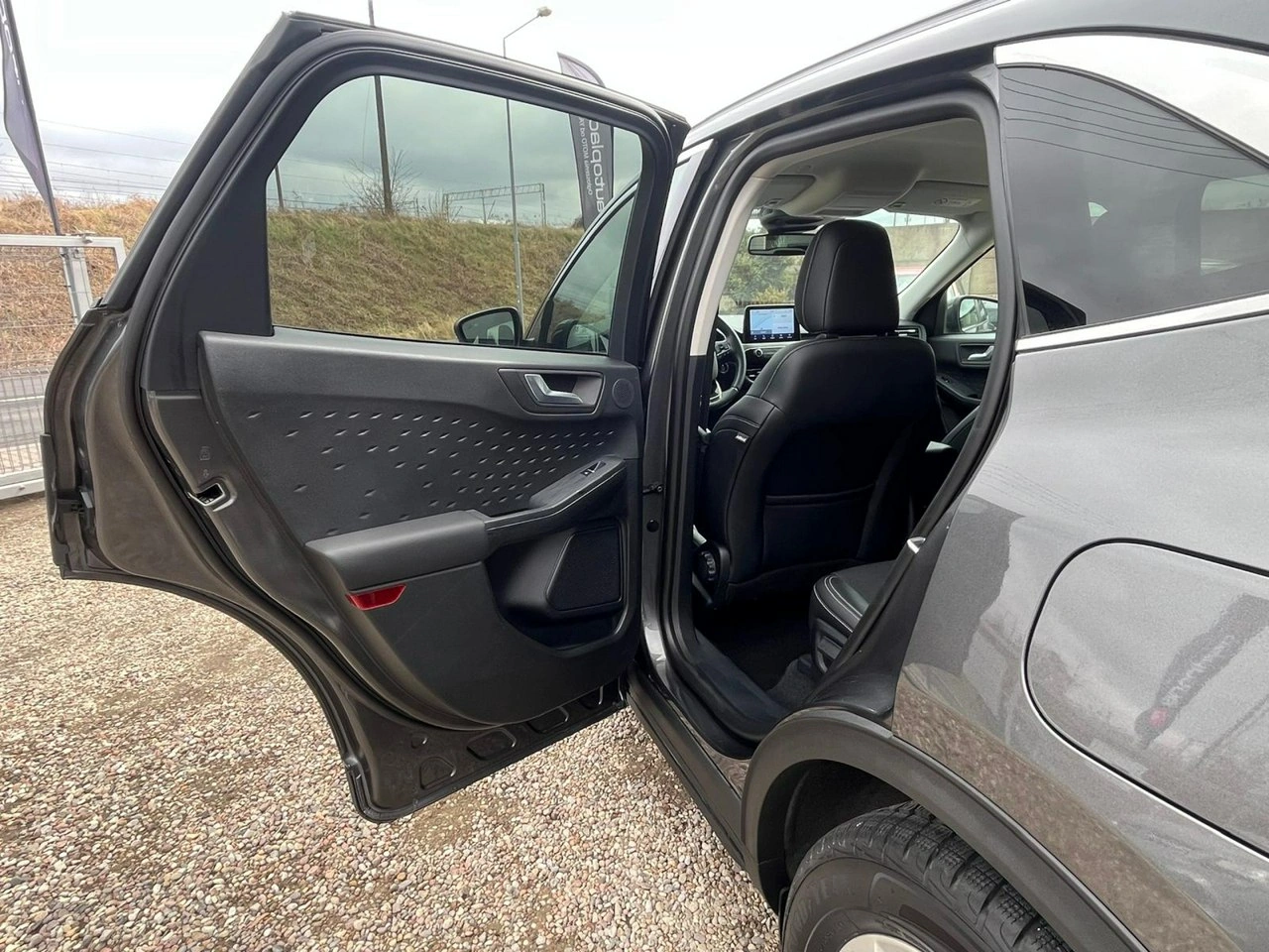 Ford Kuga - Zdjęcie 31