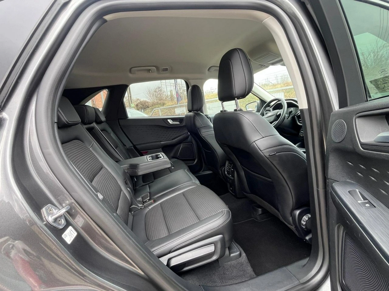 Ford Kuga - Zdjęcie 32