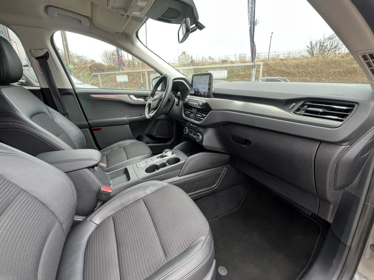 Ford Kuga - Zdjęcie 33