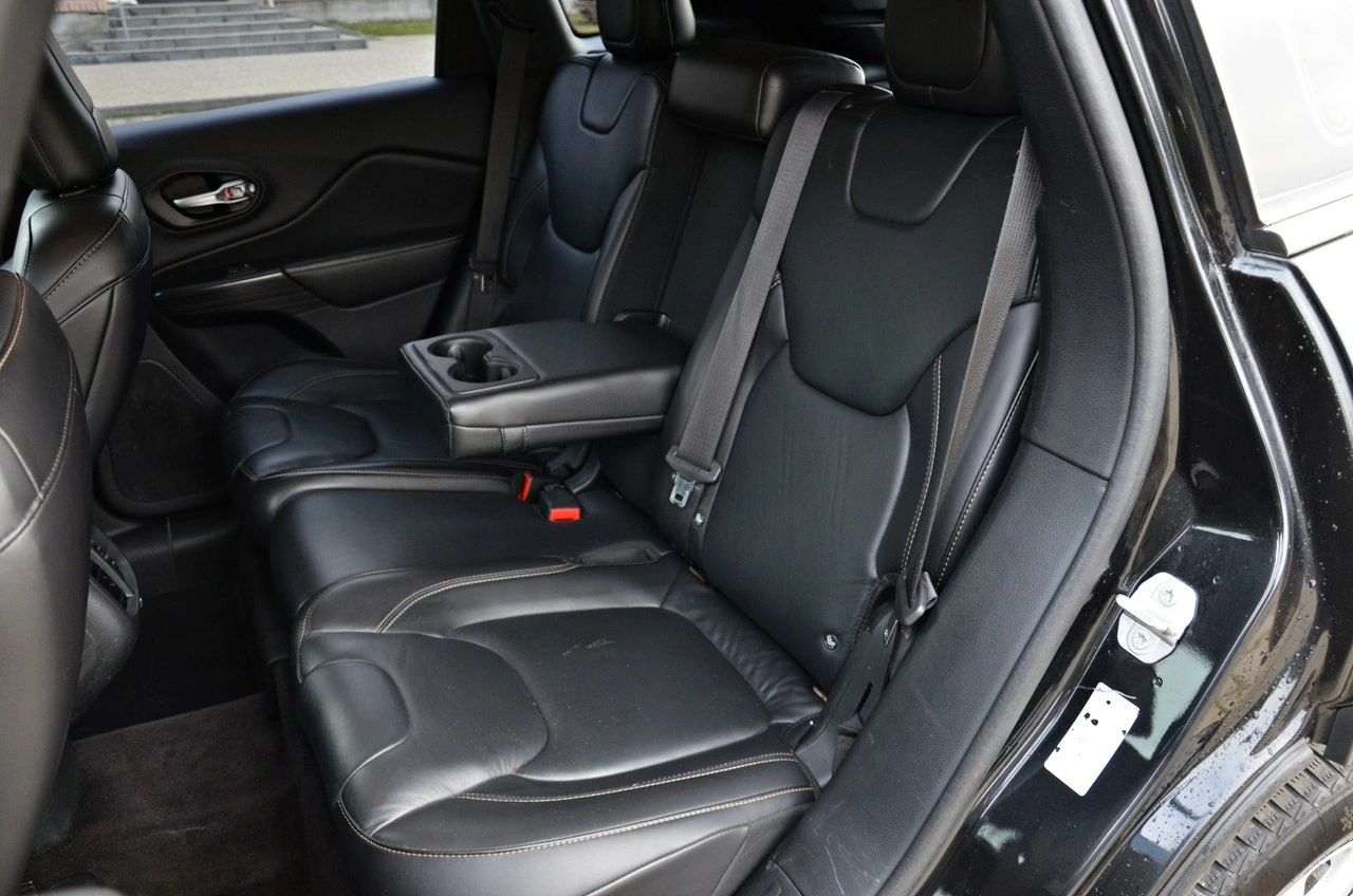 Jeep Cherokee - Zdjęcie 9