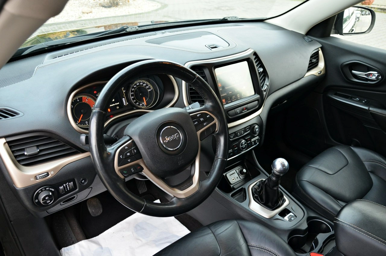Jeep Cherokee - Zdjęcie 28