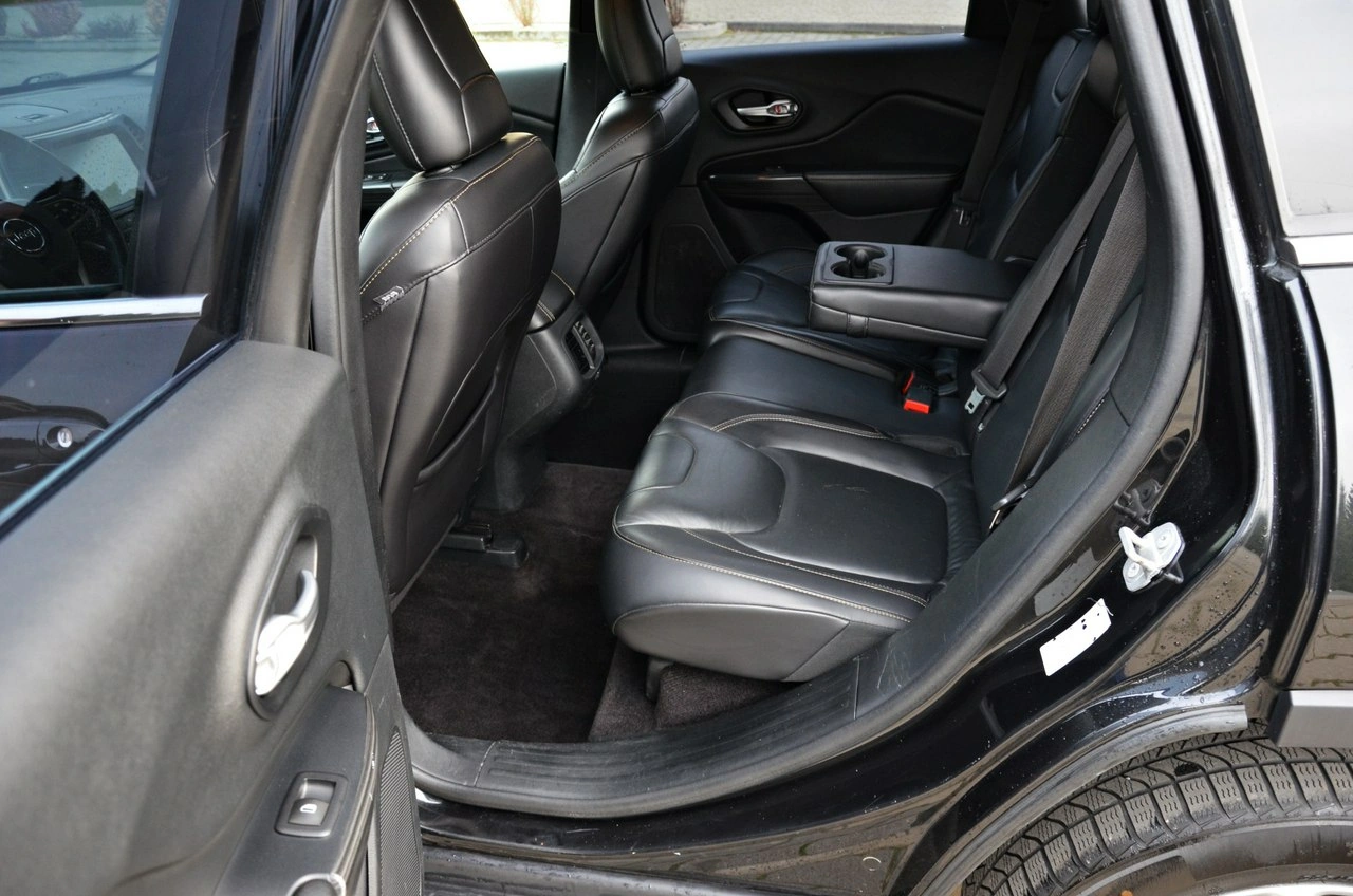 Jeep Cherokee - Zdjęcie 30