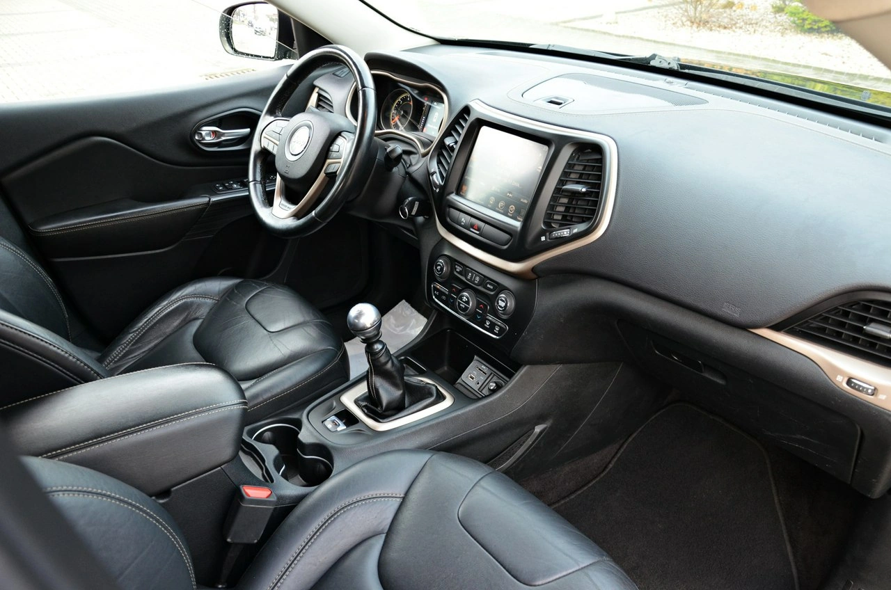 Jeep Cherokee - Zdjęcie 35