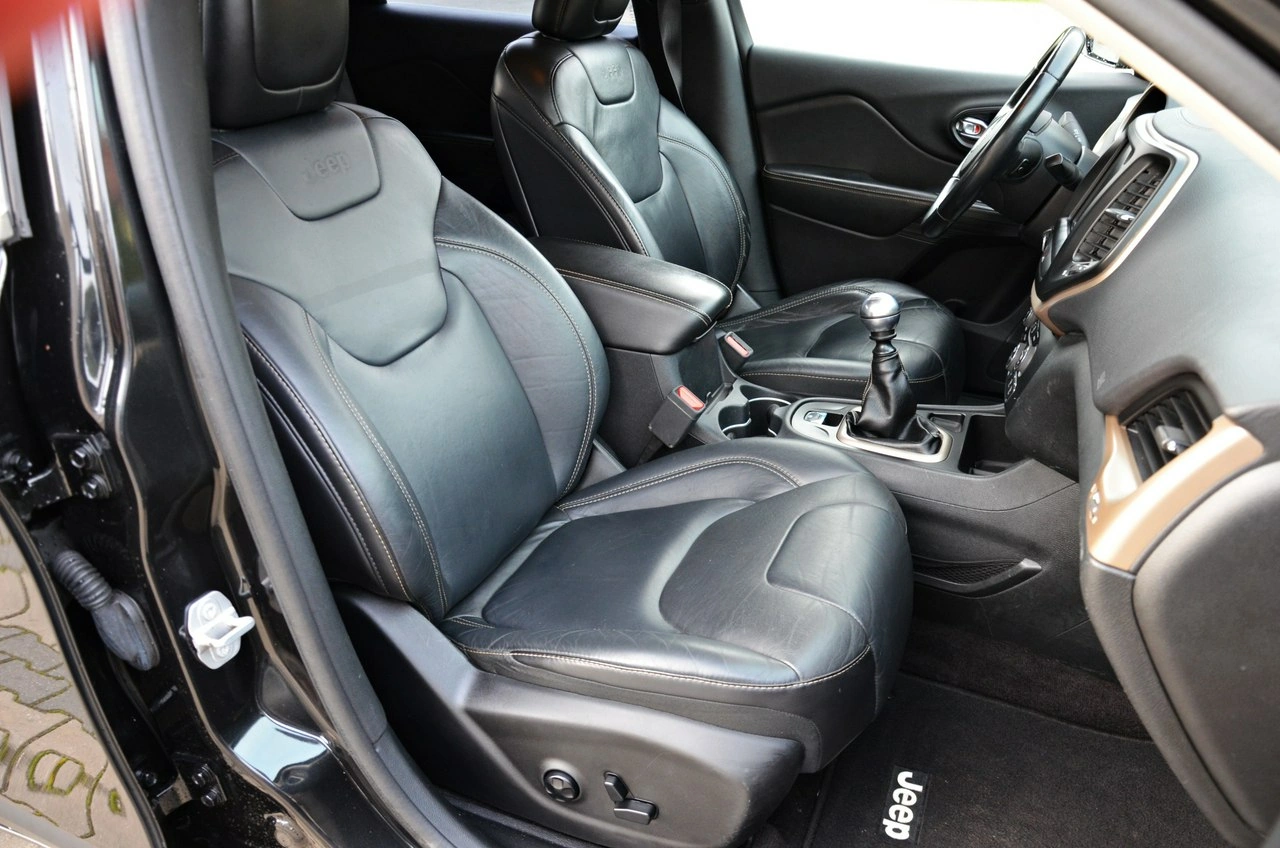 Jeep Cherokee - Zdjęcie 36