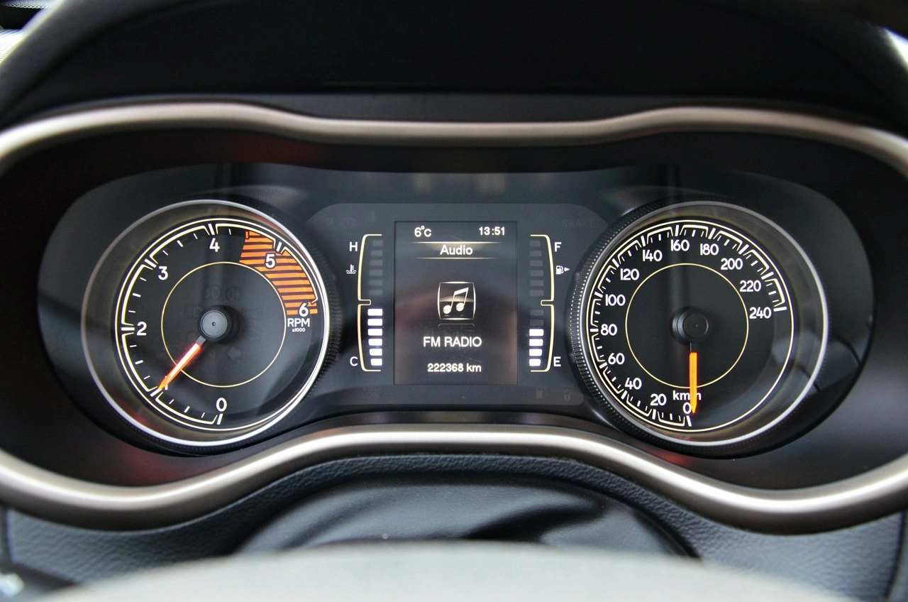 Jeep Cherokee - Zdjęcie 38