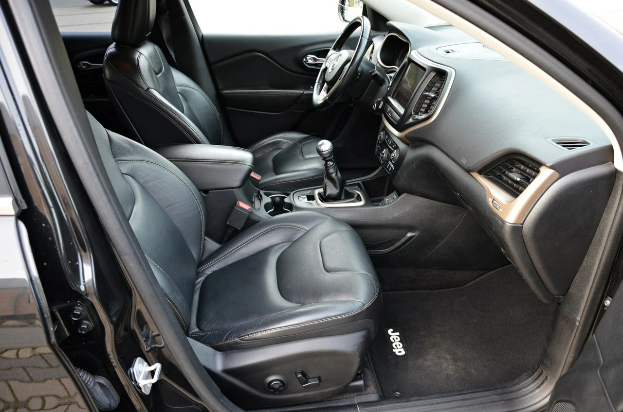 Jeep Cherokee - Zdjęcie 5