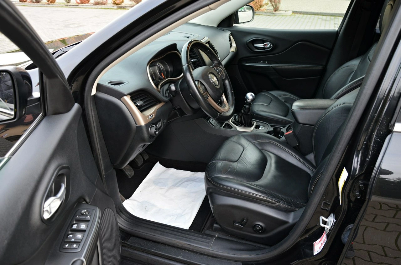 Jeep Cherokee - Zdjęcie 6