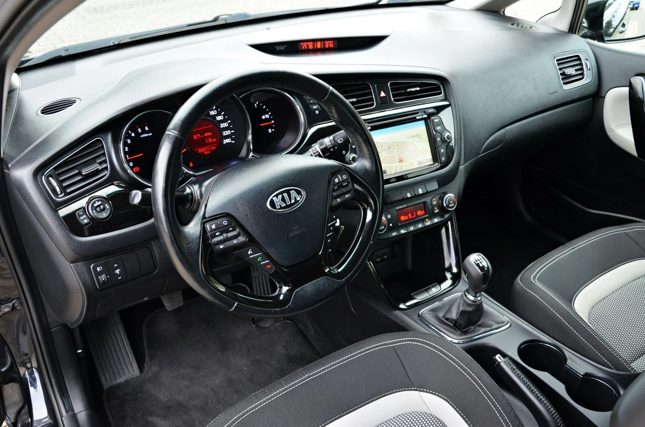 Kia Ceed - Zdjęcie 27