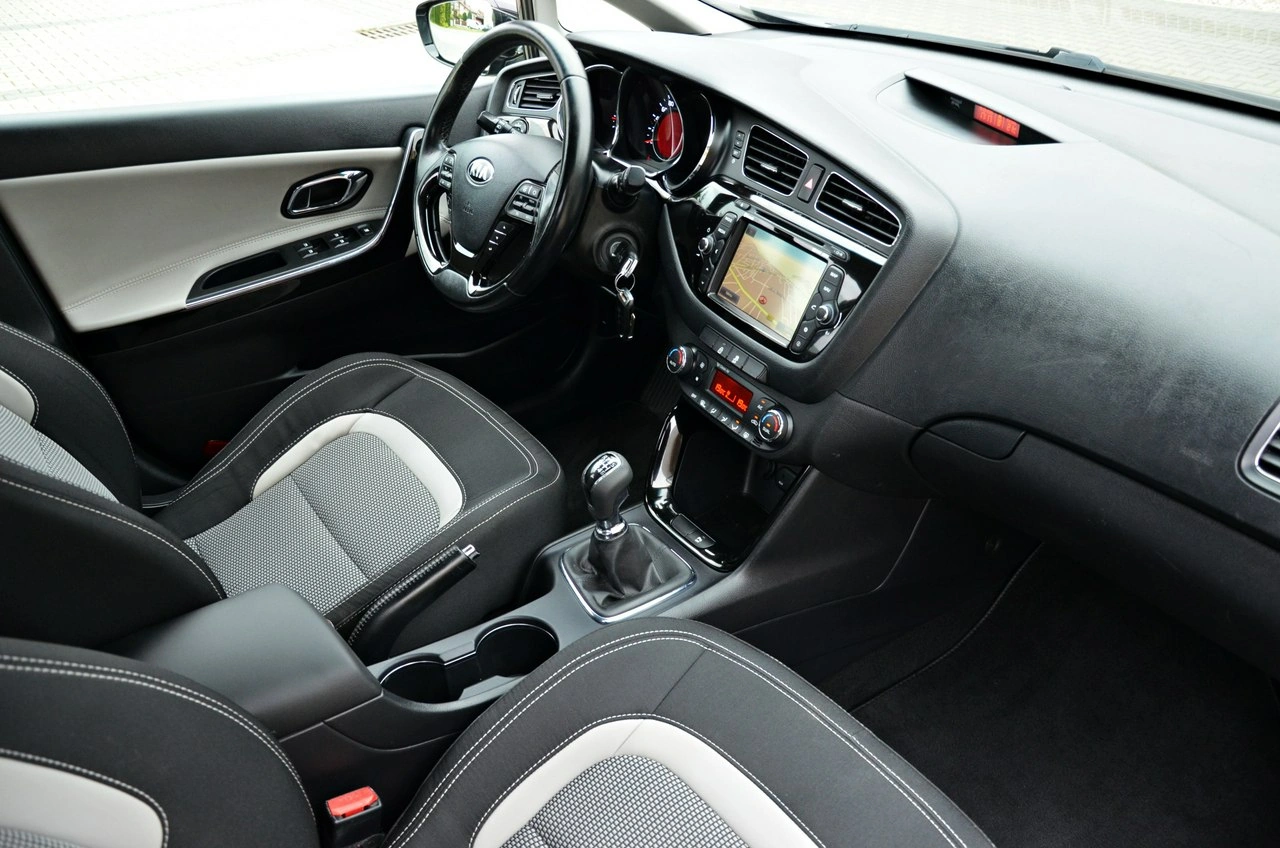 Kia Ceed - Zdjęcie 36
