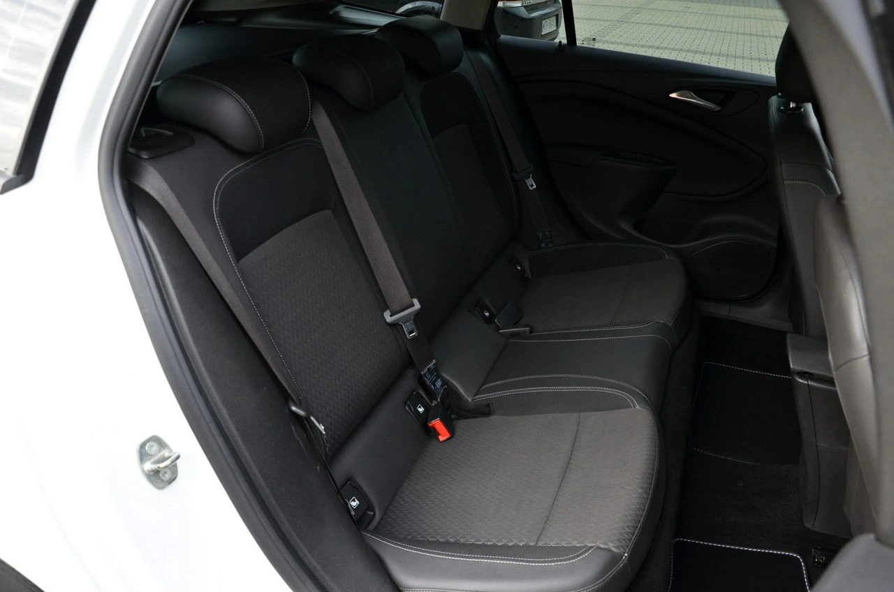 Opel Astra - Zdjęcie 9