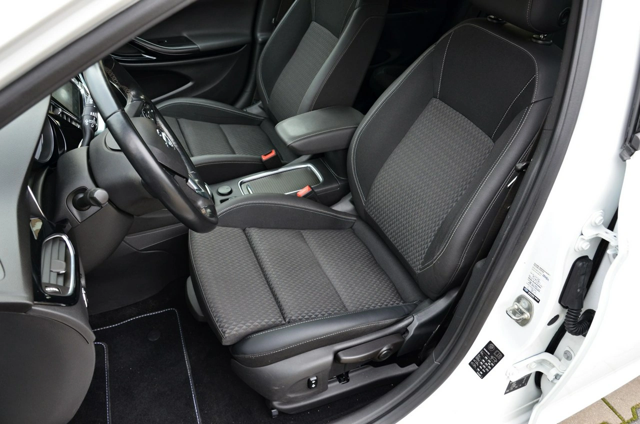 Opel Astra - Zdjęcie 30