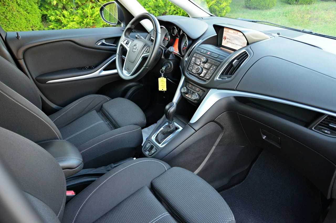Opel Zafira - Zdjęcie 37