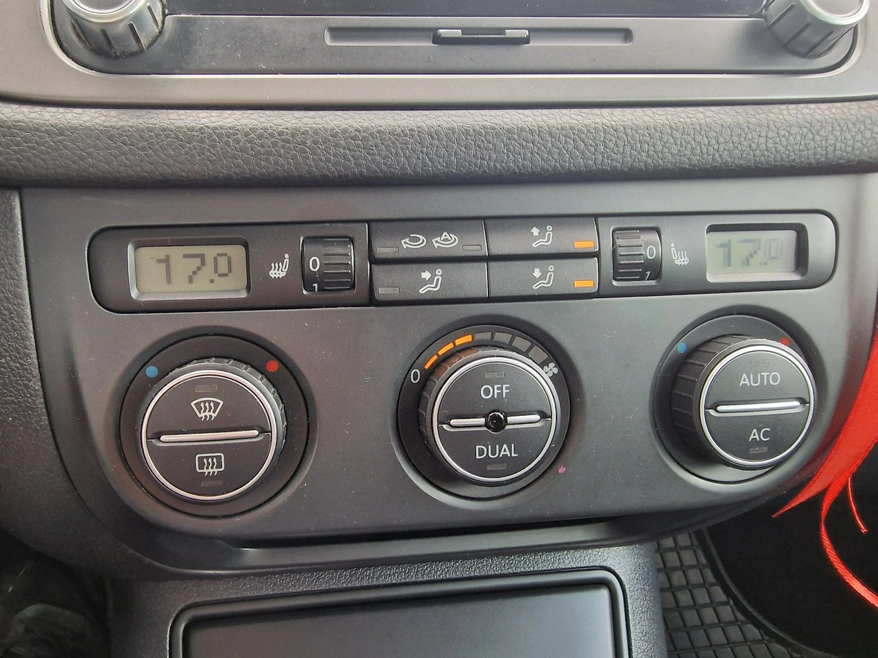 Volkswagen Tiguan - Zdjęcie 29