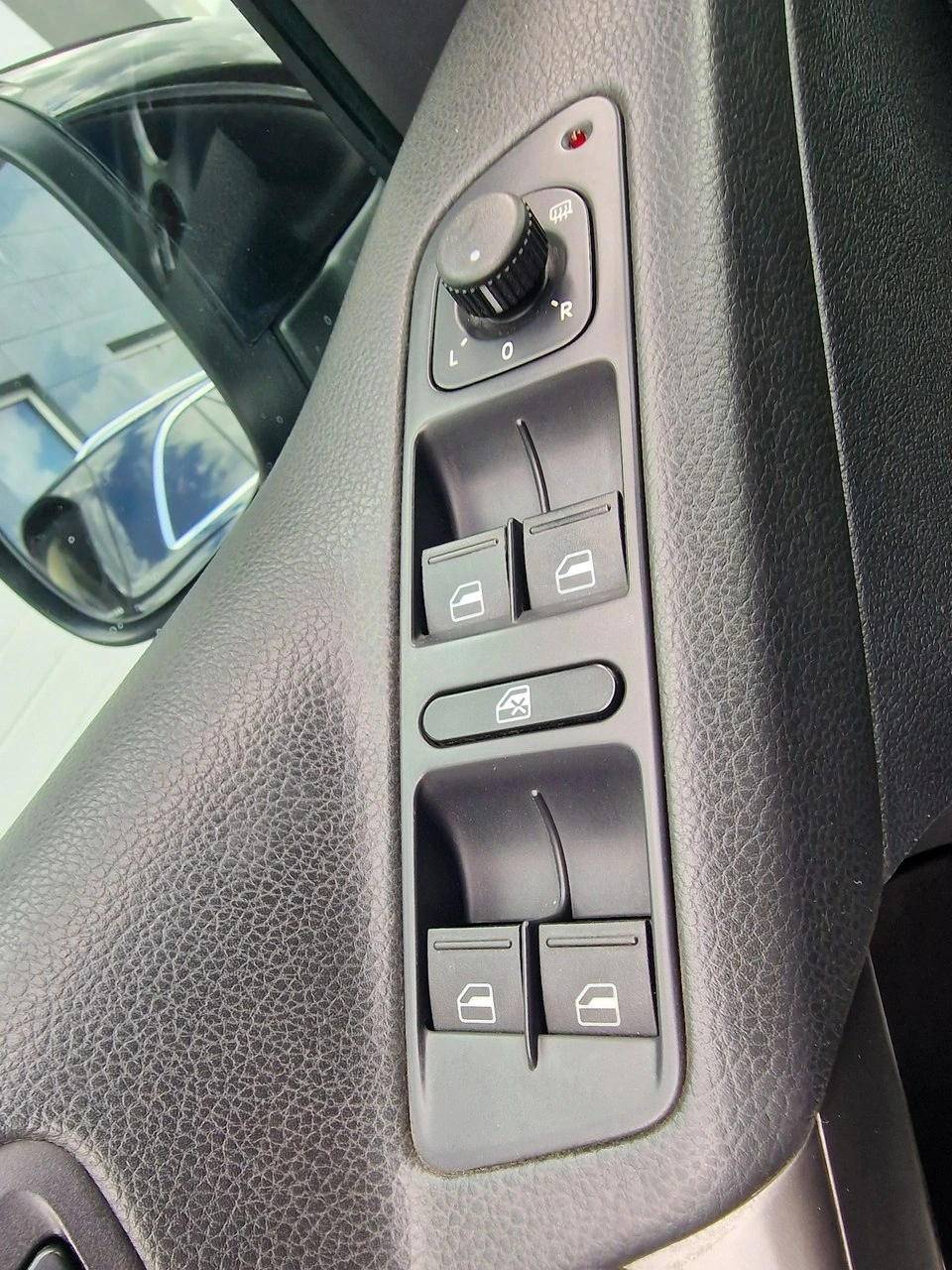 Volkswagen Tiguan - Zdjęcie 32