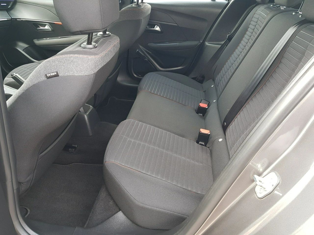 Peugeot 208 - Zdjęcie 10