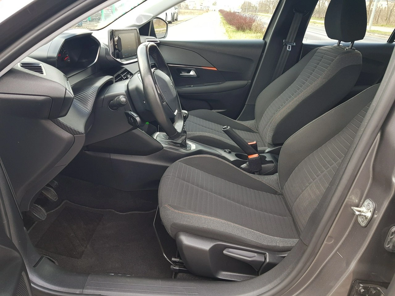 Peugeot 208 - Zdjęcie 8