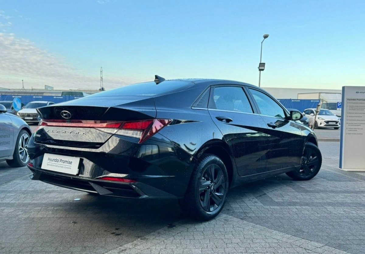 Hyundai Elantra - Zdjęcie 3