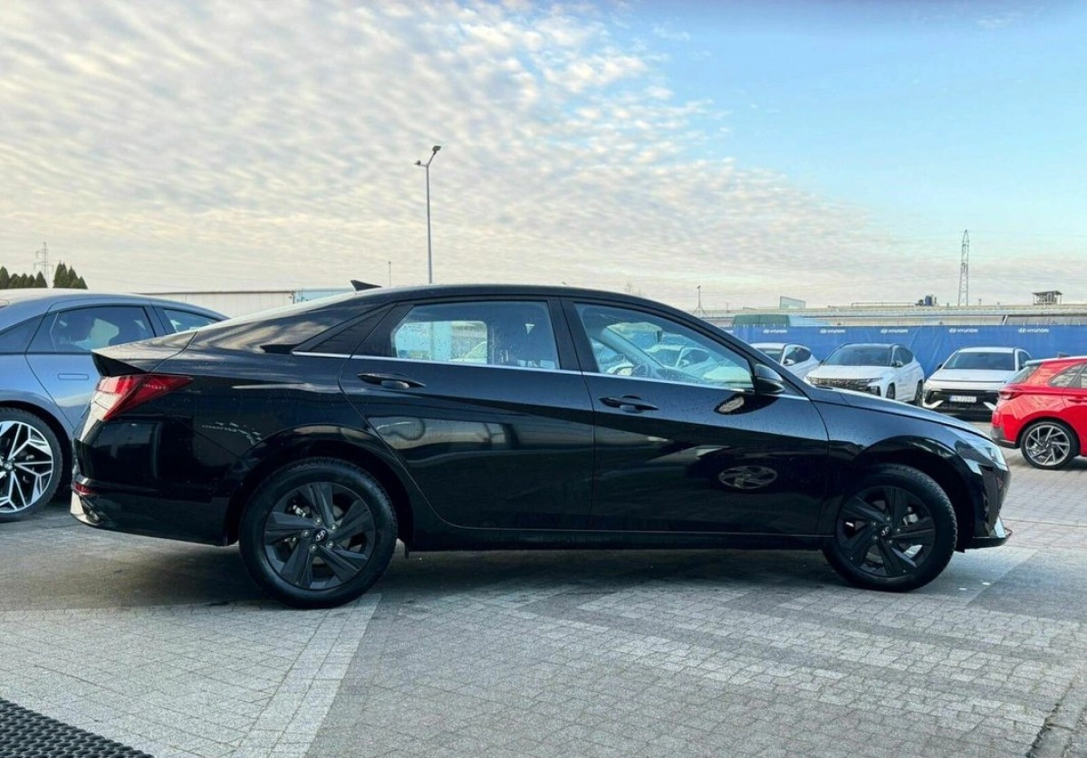 Hyundai Elantra - Zdjęcie 4