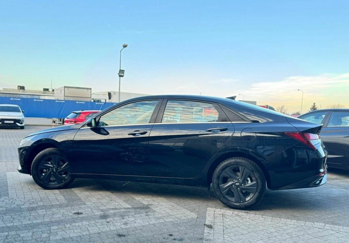 Hyundai Elantra - Zdjęcie 8