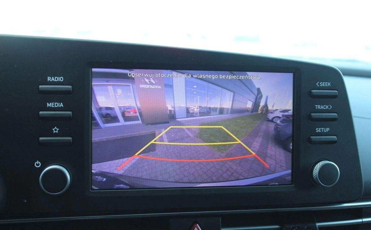 Hyundai Elantra - Zdjęcie 16