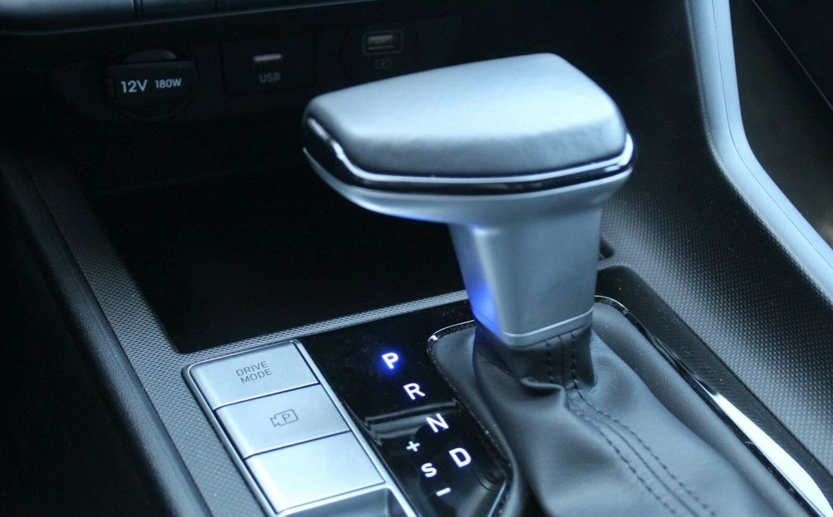 Hyundai Elantra - Zdjęcie 18