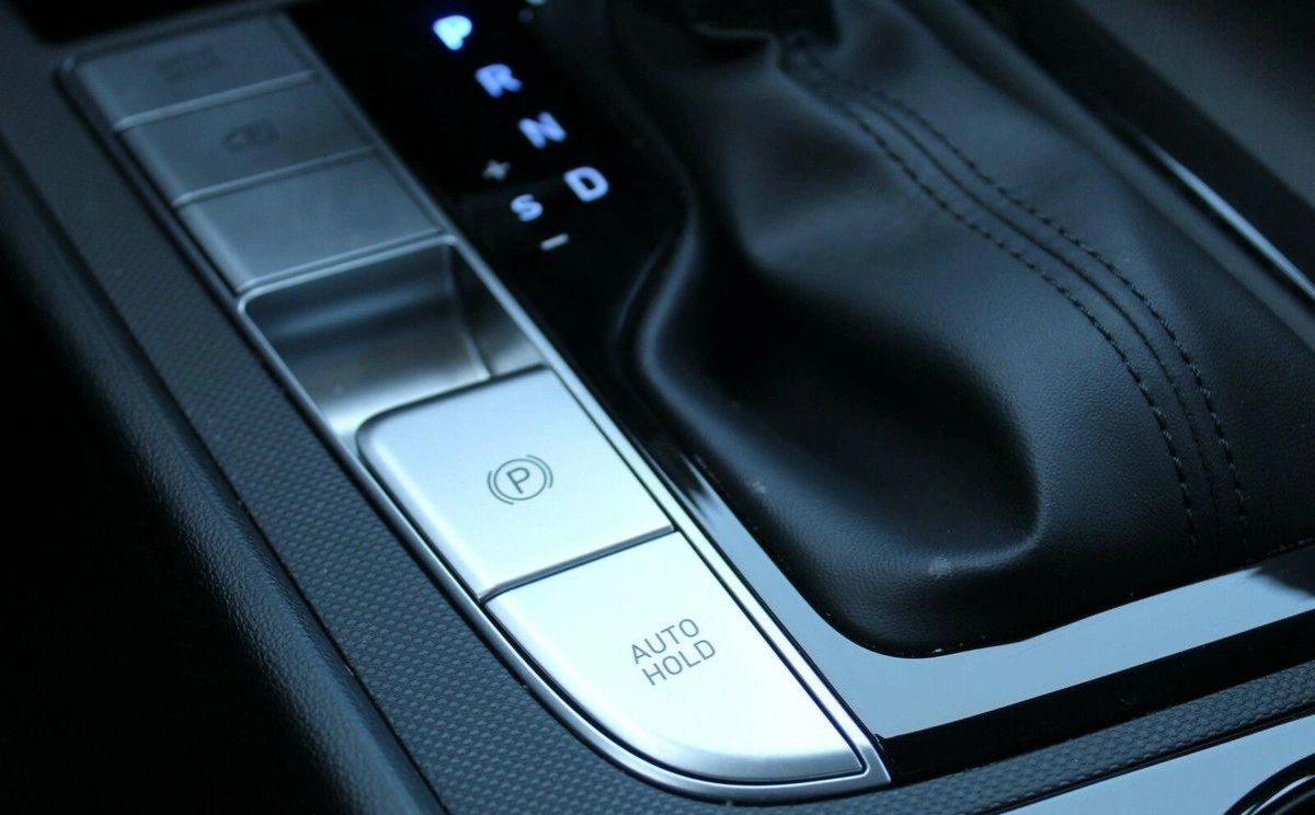 Hyundai Elantra - Zdjęcie 19