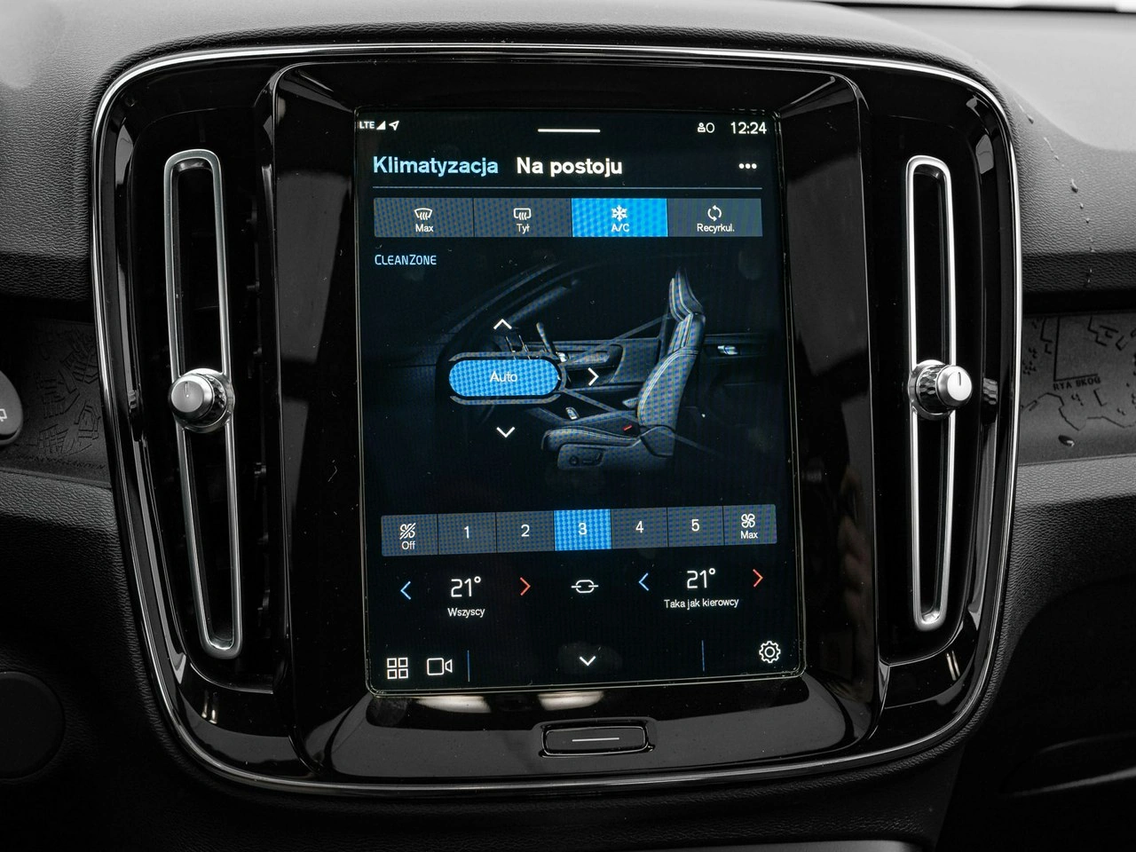 Volvo XC 40 - Zdjęcie 17