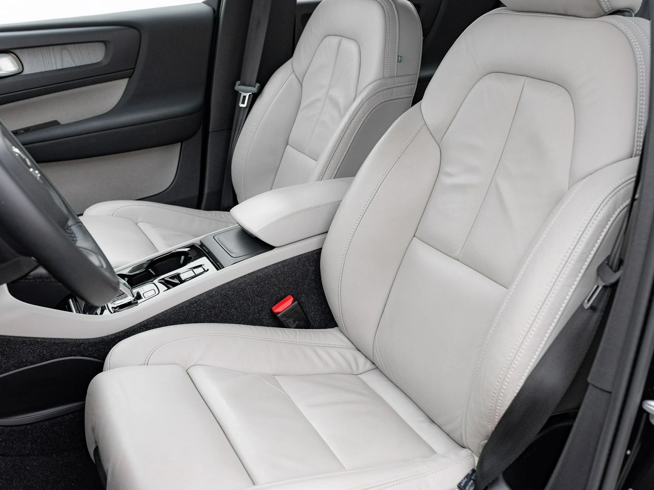 Volvo XC 40 - Zdjęcie 13