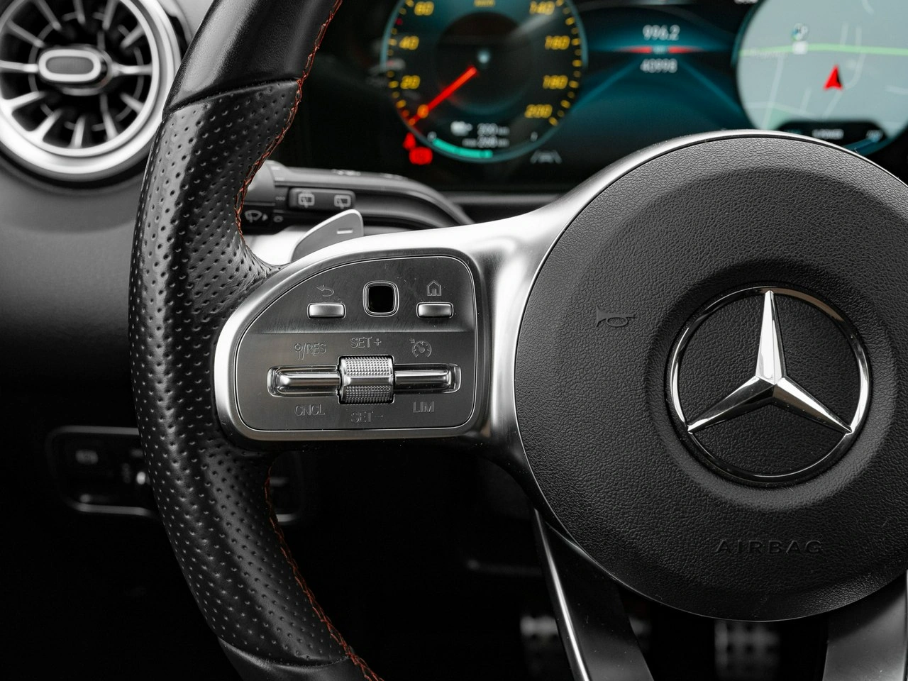 Mercedes EQB - Zdjęcie 14