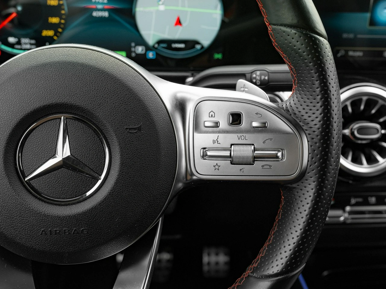 Mercedes EQB - Zdjęcie 15