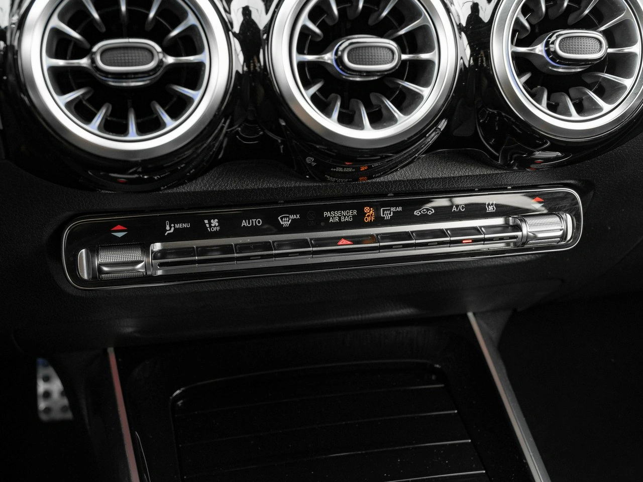 Mercedes EQB - Zdjęcie 17