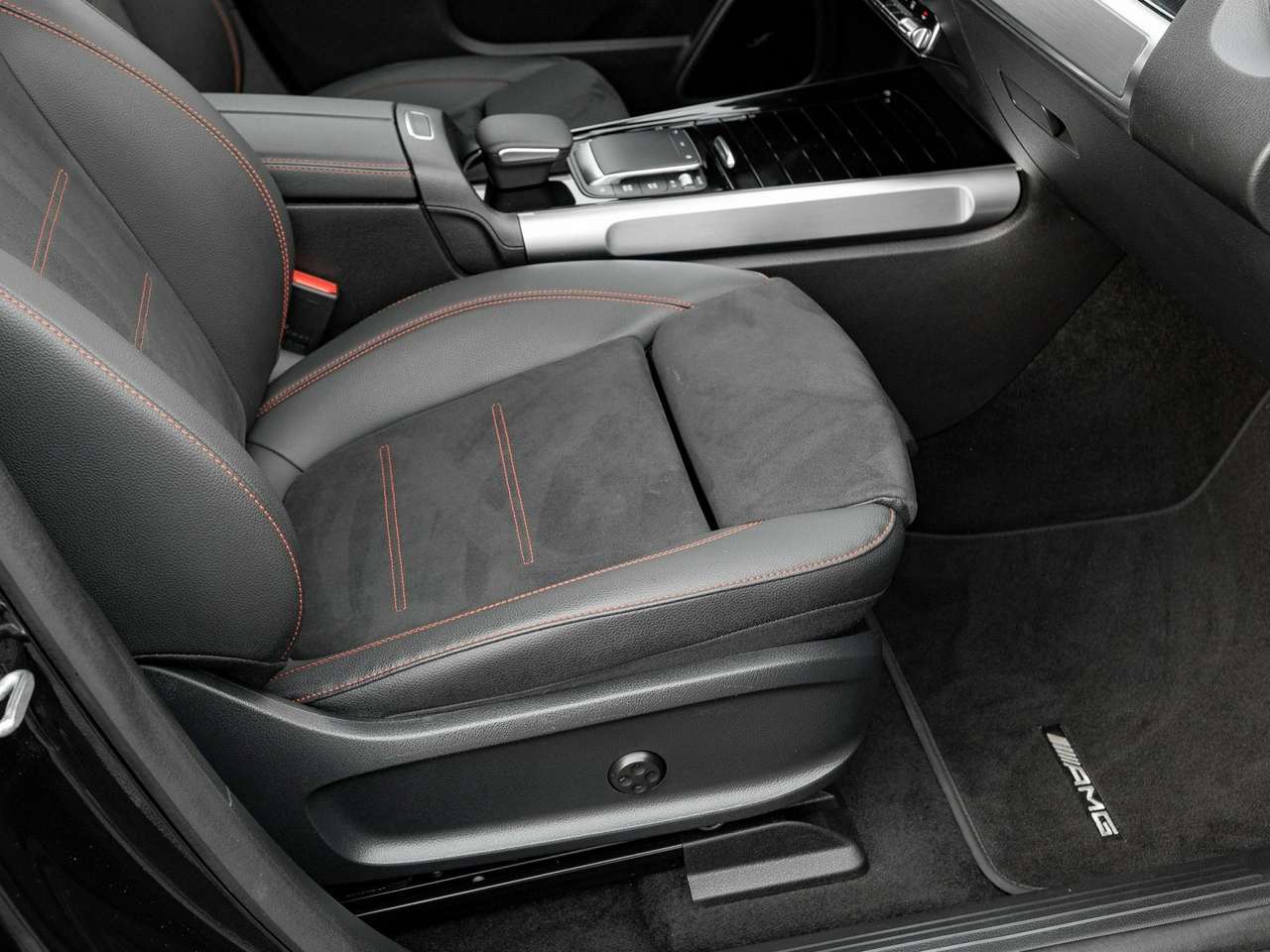 Mercedes EQB - Zdjęcie 30