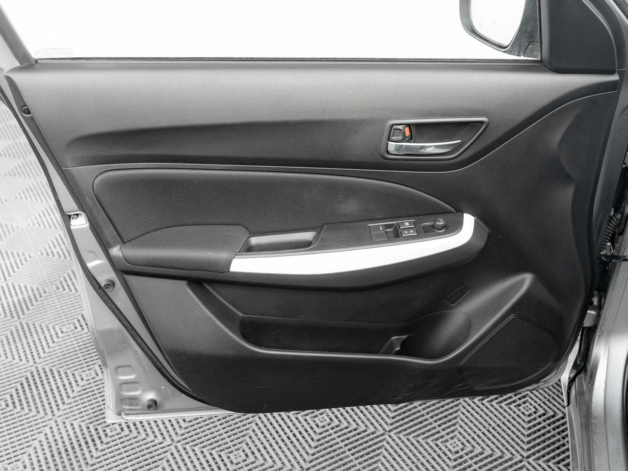 Suzuki Swift - Zdjęcie 9