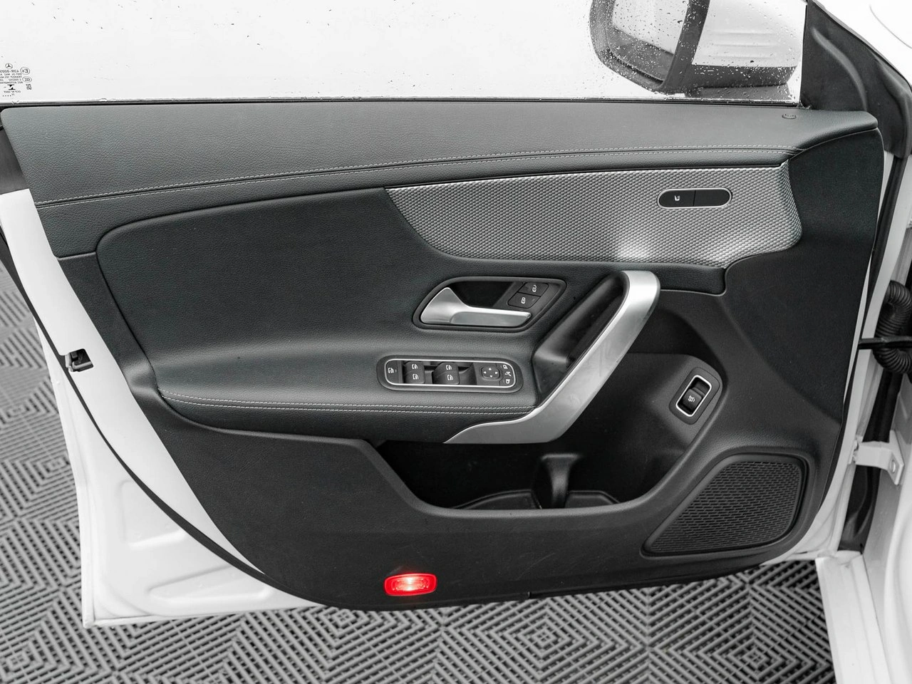 Mercedes CLA 180 - Zdjęcie 11