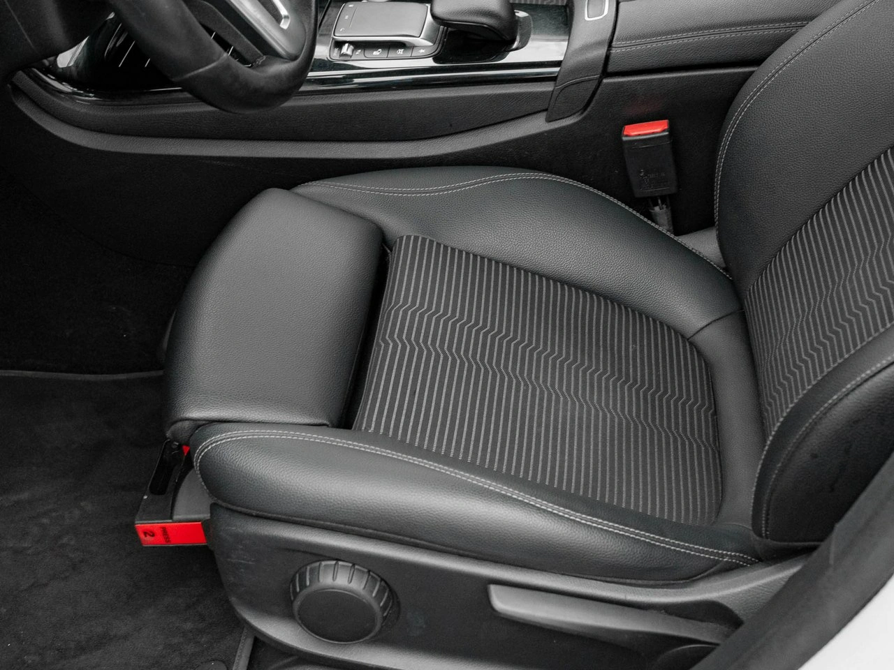 Mercedes CLA 180 - Zdjęcie 12