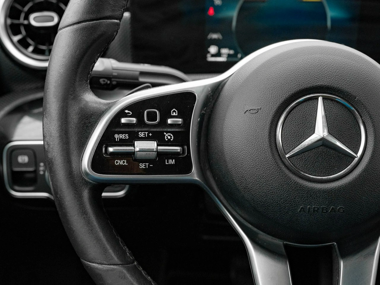 Mercedes CLA 180 - Zdjęcie 14