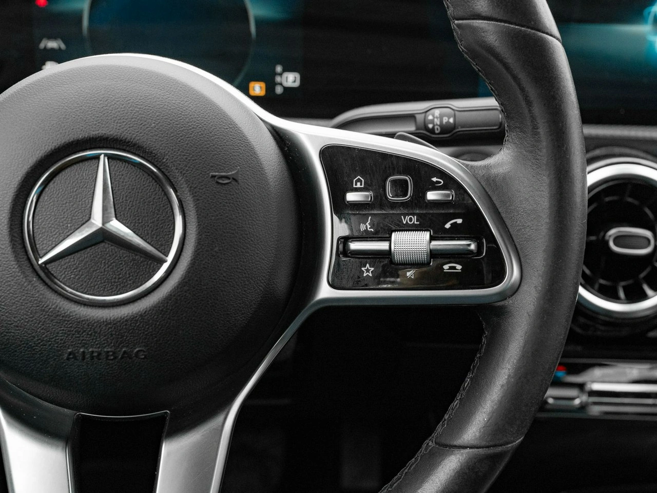 Mercedes CLA 180 - Zdjęcie 15