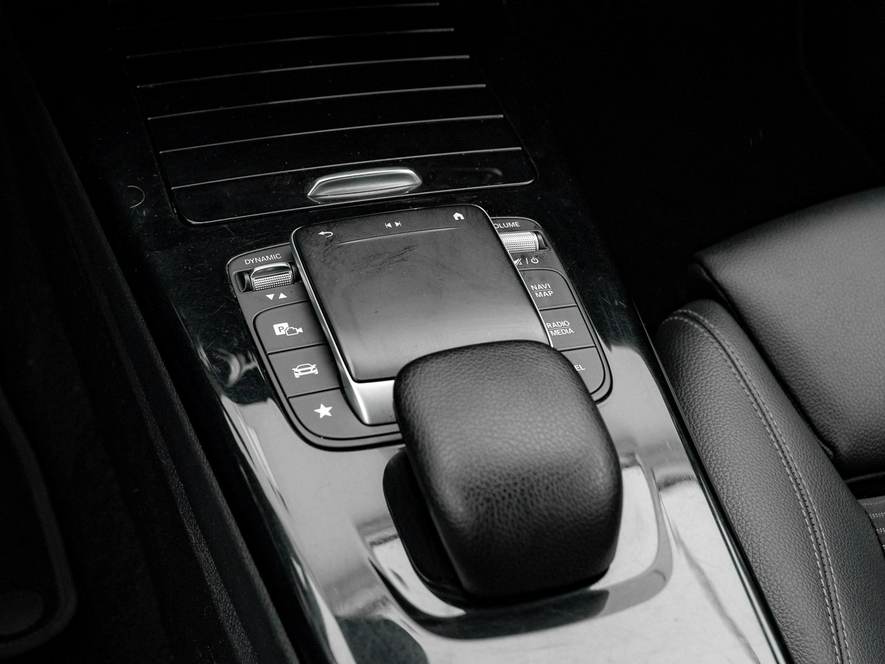 Mercedes CLA 180 - Zdjęcie 16