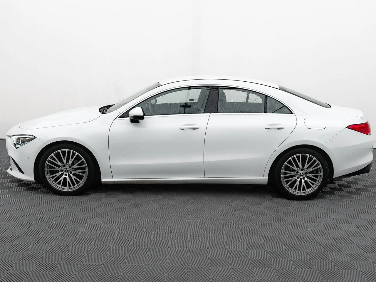 Mercedes CLA 180 - Zdjęcie 8