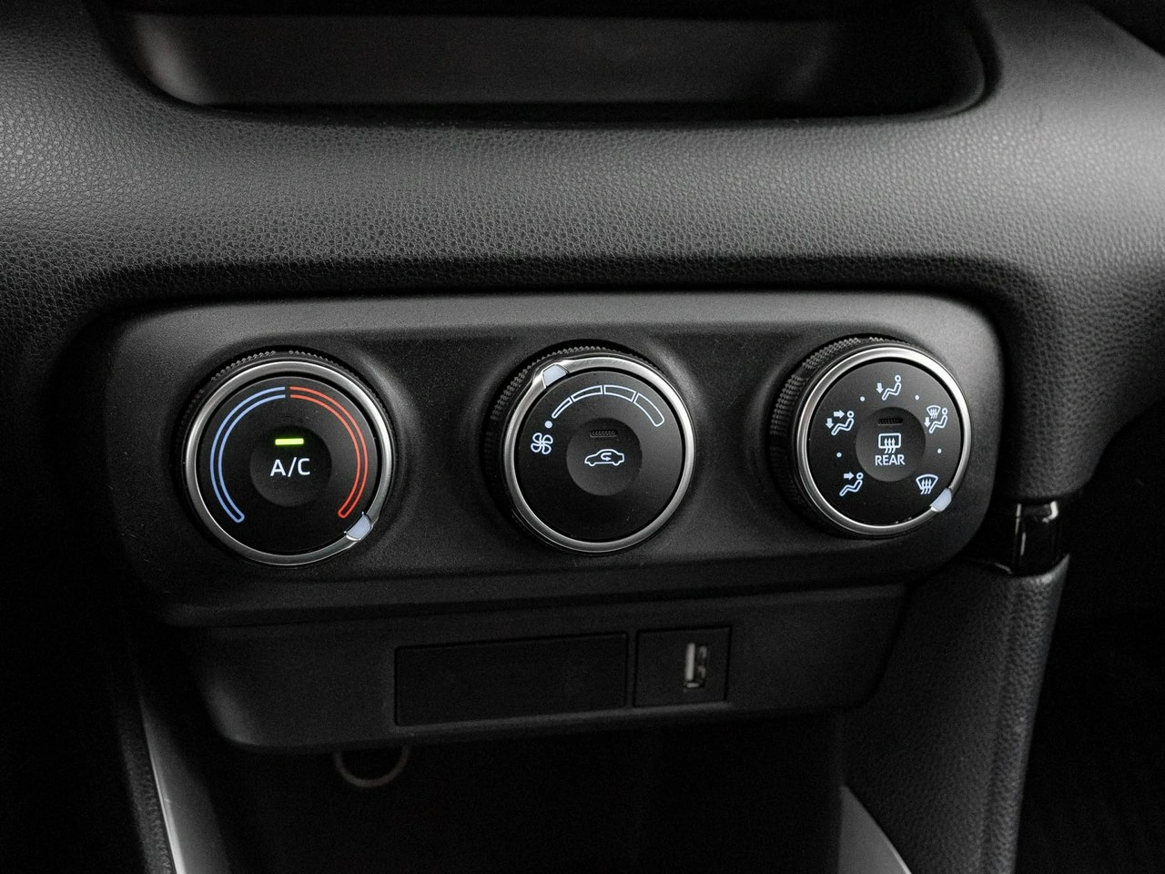 Toyota Yaris - Zdjęcie 17