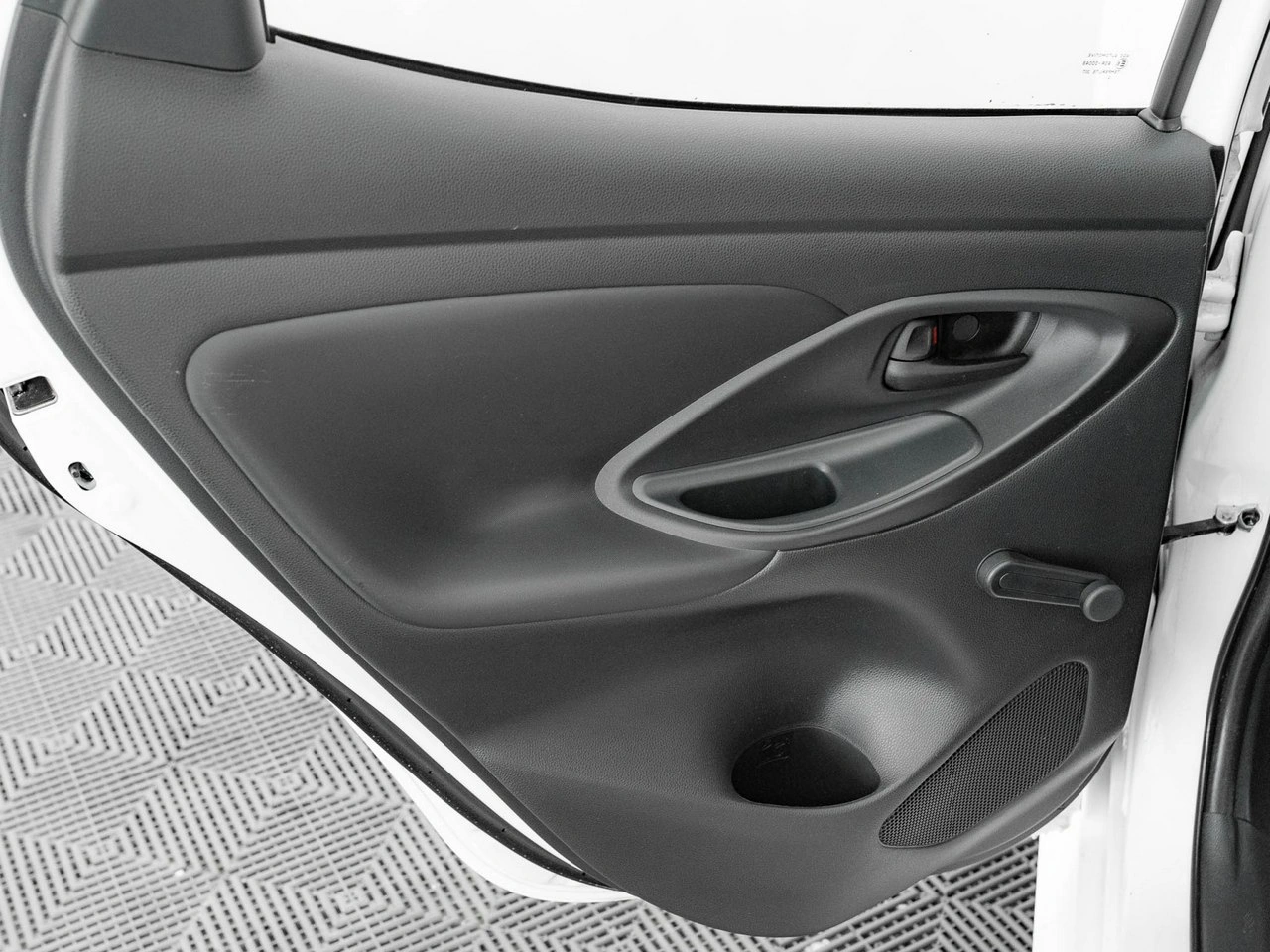 Toyota Yaris - Zdjęcie 22