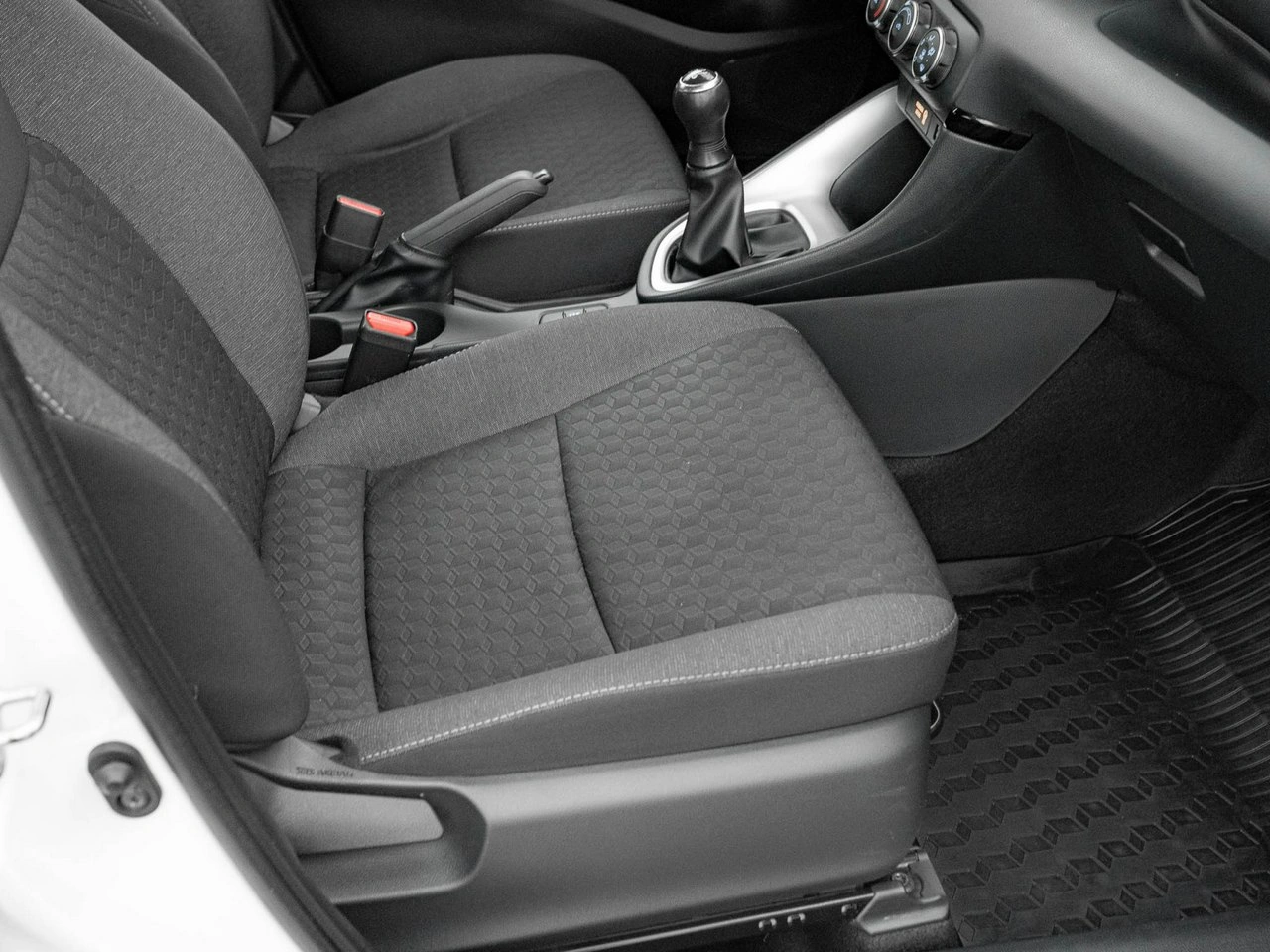 Toyota Yaris - Zdjęcie 29