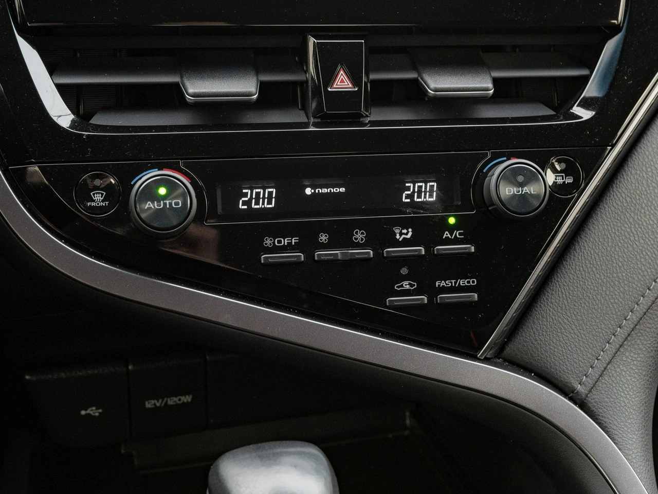 Toyota Camry - Zdjęcie 18