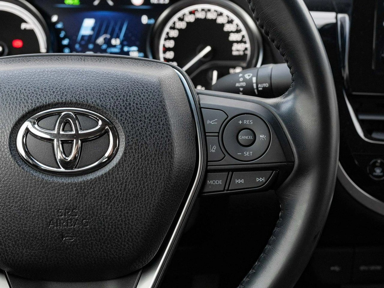 Toyota Camry - Zdjęcie 14