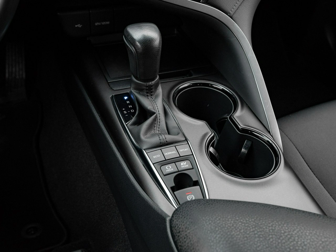 Toyota Camry - Zdjęcie 15