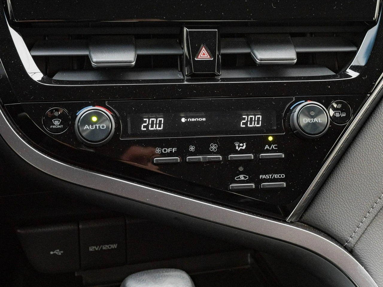 Toyota Camry - Zdjęcie 16